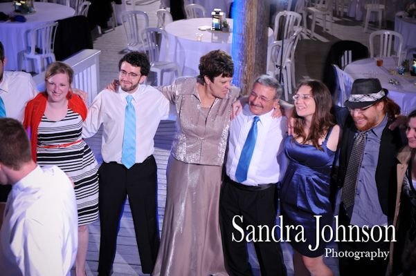 Best Lakeside wedding at Paradise Cove in Orlando, Florida - Wedding photographer - Sandra Johnson (SJFoto.com)
